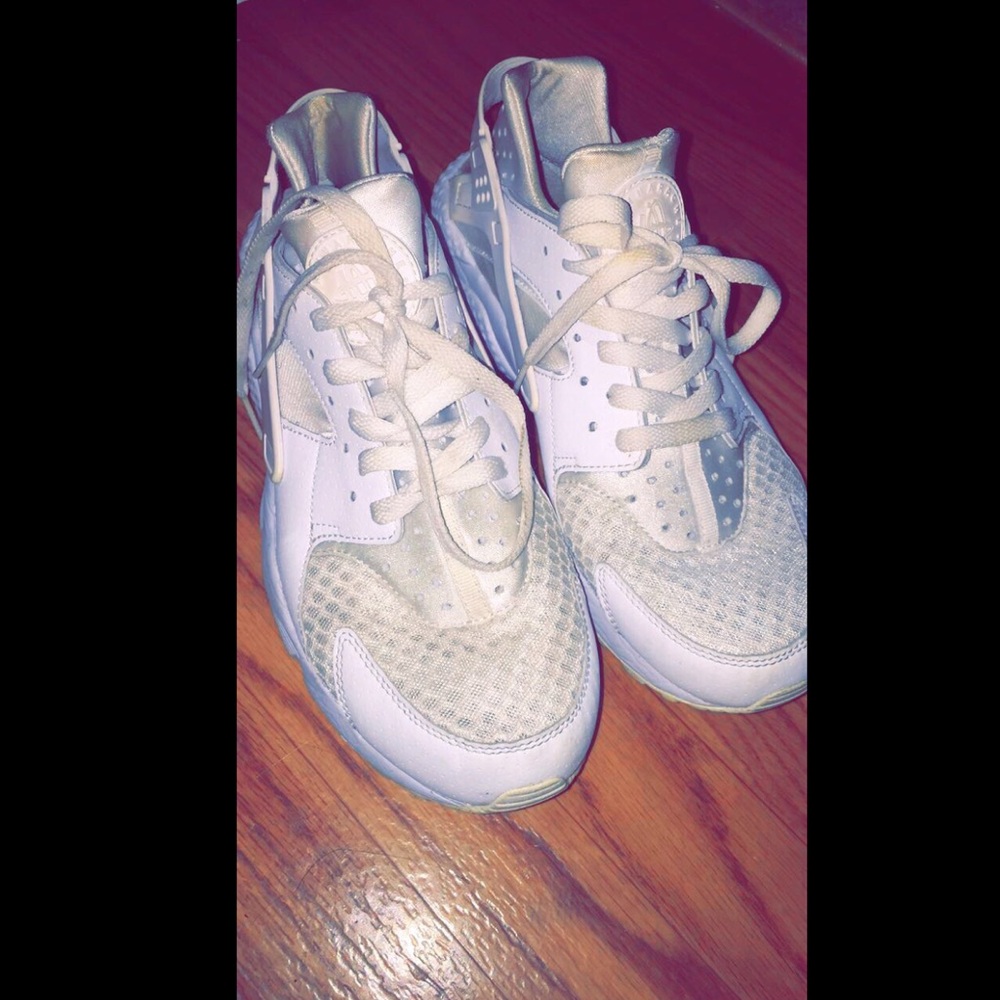 White Nike’s